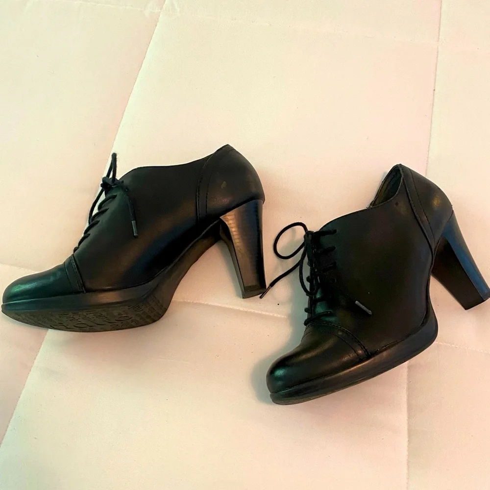 Rialto Black Bootie Size 8.5 Laced Boot Faux leather, 3.5” heel, gently used - Picture 1 of 7
